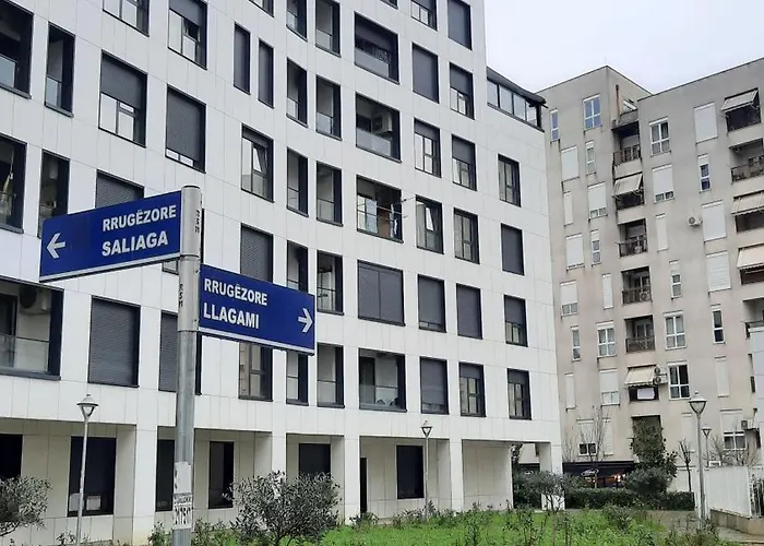 アパート D2 Cozy ティラナ